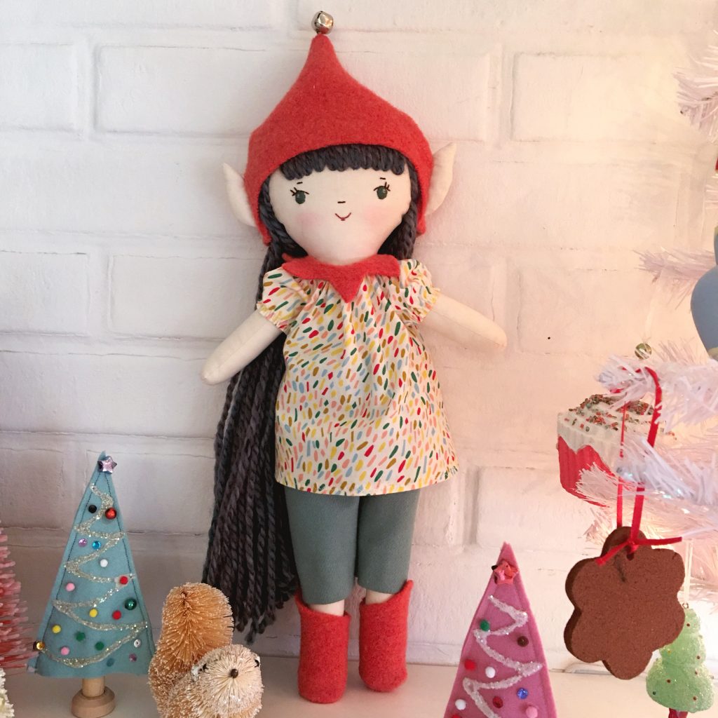 free sewing pattern for an elf hat and collar for a wee wonderfuls make-along doll