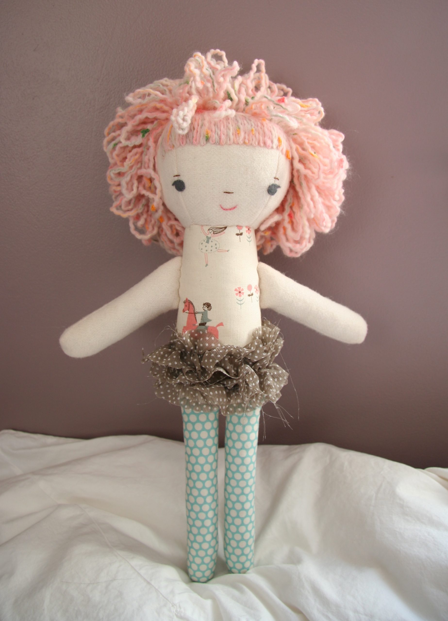 doll hair how-to : loopy yarn hair - Wee Wonderfuls